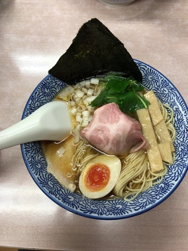「煮干しそば白醤油（690円）」@中華そば よしかわの写真