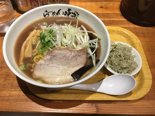 「焼きしょうゆラーメン＋とろろ」@利尻らーめん 味楽 新横浜ラーメン博物館店の写真