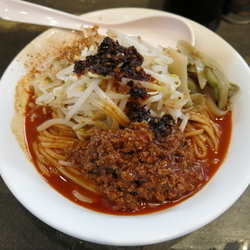 冷やし担々麺(並)：900円（期間限定）