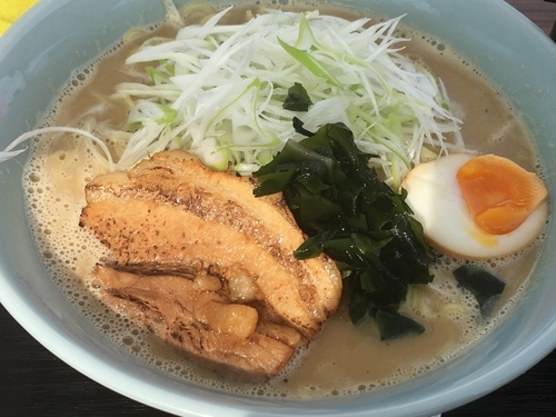 「牛骨白湯ラーメン大盛り」@屋台村公園の写真