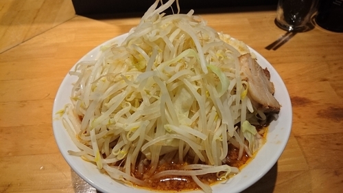 「辛ラーメン 中 ニンニクヤサイマシ」@ハングリーピッグ 曙町店の写真
