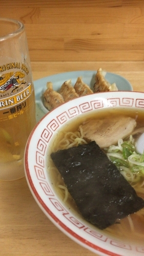 「中華そば＋餃子＋ビール」@食処 味まるの写真