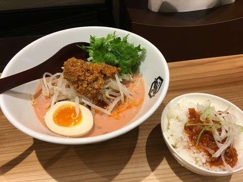 「夏季限定 冷製らーめん 790円 ランチ限定辛肉ご飯 60円」@らーめん八房 神田本店の写真