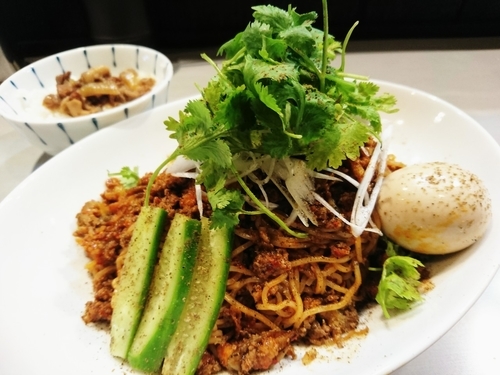 「【限定】茄子と挽肉、パクチーの麻辣あえそば830円＋牛すじ飯」@中華蕎麦 瑞山（ZUIZAN）の写真