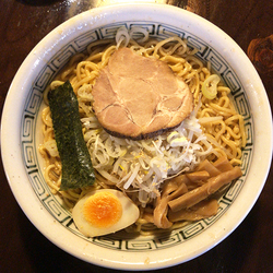 油麺大盛+にんにく