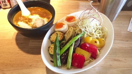 「夏野菜のカレーつけ麺」@らーめん 月の兎影の写真