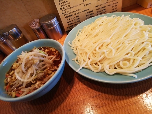 「つけそば・野菜入り、お酢無し 、麺大盛り」@つけそば屋 麺楽の写真