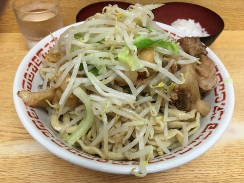 「小豚 冷まし中華 たまねぎ いいたまご(ニンニク少し アブラ」@ラーメン二郎 環七新新代田店の写真