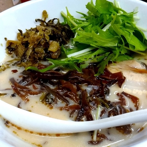「とんこつたかなラーメン＋キクラゲ」@味彩の写真