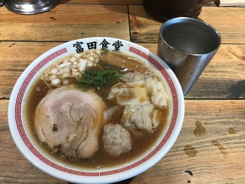 「ワンタン煮干し蕎麦」@松戸中華そば 富田食堂の写真