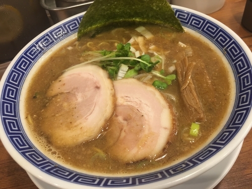 「中華そば」@背脂煮干 丸め 新所沢店の写真