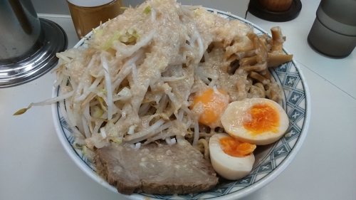 「油そば850円(ヤサイ多め ニンニク アブラ)」@ラーメン大 我孫子店の写真