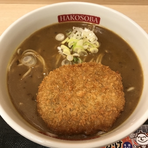 「カレー（￥420）＋コロッケ（クーポン）」@名代 箱根そば 四谷店の写真