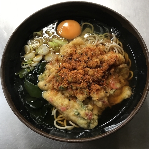 「かき揚げ（￥370）＋生玉子（クーポン）」@ポンヌッフの写真