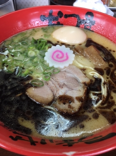 「黒マー油鶏白湯らーめん」@なんつッ亭 秦野本店の写真