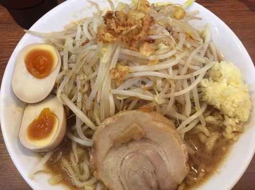 「二郎ラーメン（小）+半熟玉子」@J系ラーメン 豚五郎の写真