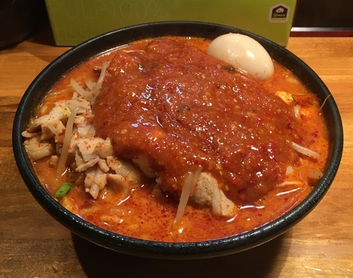 「味玉どて辛めん」@どてちん 習志野店の写真