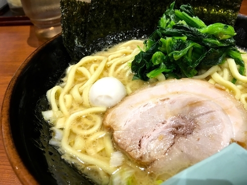 「家系醤油ラーメン（毎月１日は５００円）」@横浜家系ラーメン 壱角家 三鷹店の写真