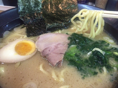 「正油とんこつ(580円)」@らーめん 満月の写真