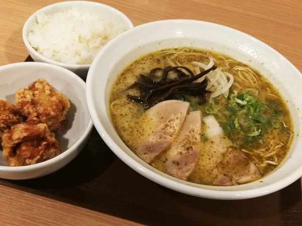 黒ダレラーメン＋唐揚げ＋ライス(小)
