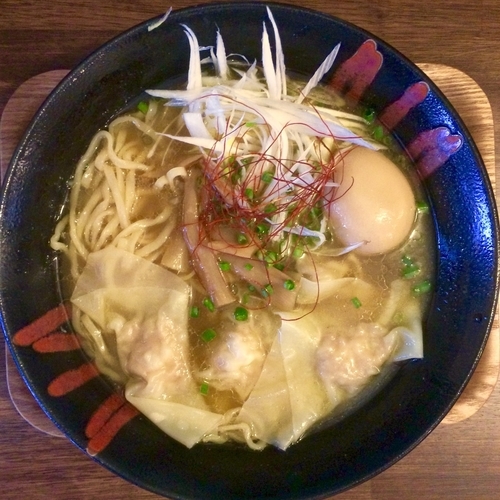 「ワンタン醤油らぁめん ¥880円(味玉FBサービス)」@NOODLE DINING 03の写真