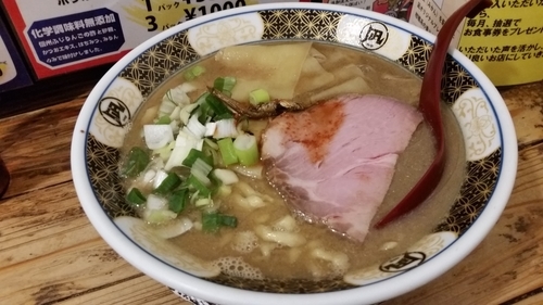 「煮干ラーメン」@すごい煮干ラーメン凪 新宿ゴールデン街店 本館の写真