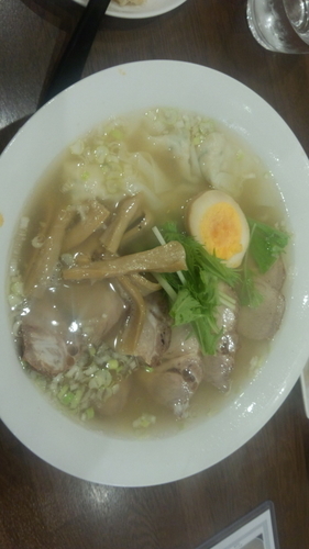 「塩チャーシューワンタンメン 950円」@麺処・餃子処 TESHIの写真