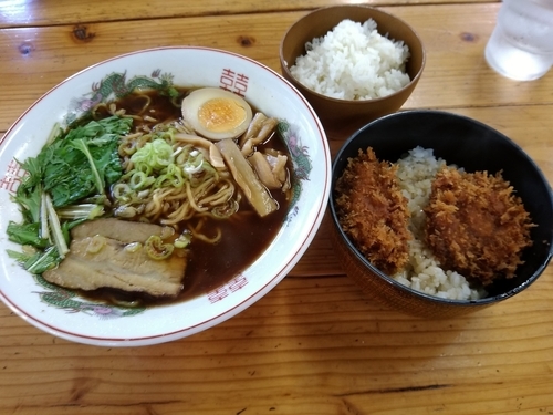 「ランチセット(中華ラーメン＋ミニかつ丼)850円」@ラーメン焼肉 笑吉の写真