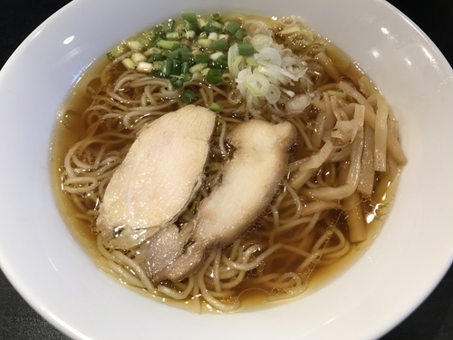 「純系鶏蕎麦 醤油  680円」@純系鶏蕎麦 琥珀の写真