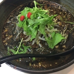 黒ゴマ坦々麺