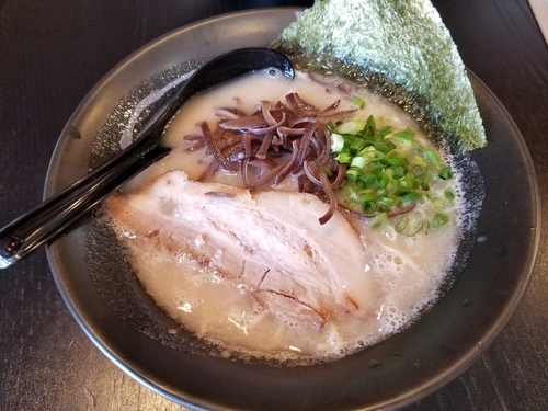 「とんこつらーめん　白」@麺屋 らーめん花道の写真