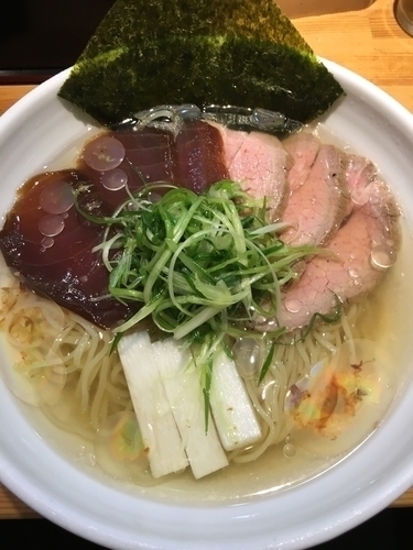「[夏季限定] 鮪塩冷やし(並)￥1300 with 冷酒等」@ラーメン 巌哲の写真