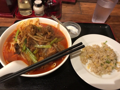 「麻辣牛肉麺セット【930円】」@大陸食堂の写真