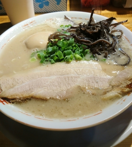 「豚骨らーめん」@中華そば専門 めんやいただきの写真