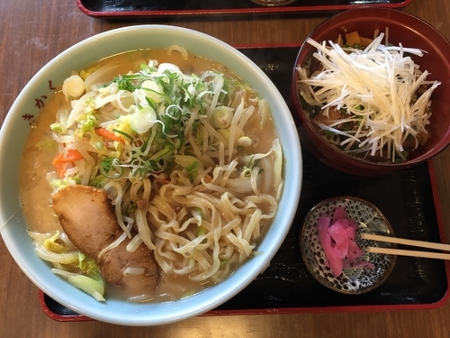 「味噌ラーメン（800円）半チャーシュー丼（300円）」@食堂きかくの写真
