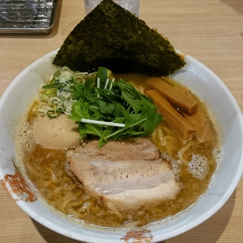 「らーめん 750円＋味玉」@麺処つむじの写真