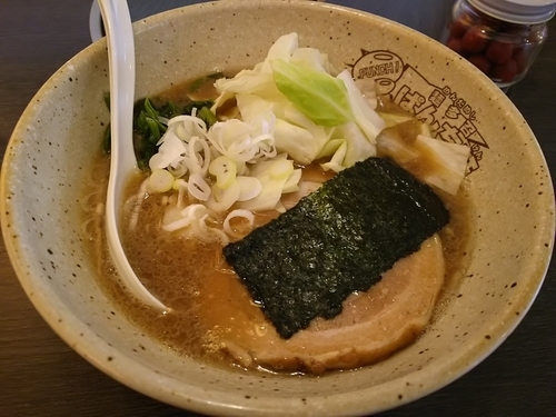「しょうゆとんこつ（太麺）」@ラーメン 轟の写真