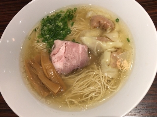 「塩海老わんたん麺(大盛)」@らーめん 本竈 エスパル仙台店の写真