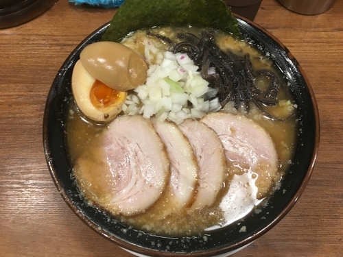 「特製背脂煮干ラーメン／￥980」@背脂煮干 丸め 新所沢店の写真