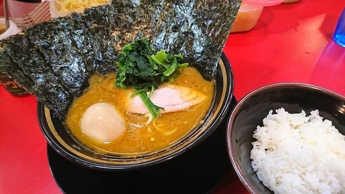 「ラーメン+のり+半ライス」@家系ラーメン とらきち家の写真