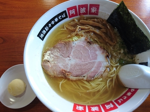 「塩バターラーメン」@中華そば 阿波家の写真