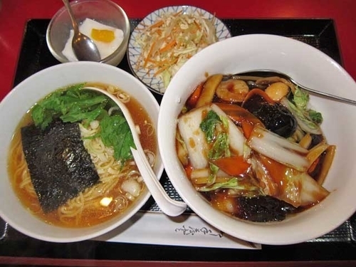 「中華丼＋小ラーメン　650円（ランチ）」@花彫酒家の写真
