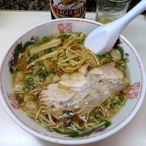 「中華そば（600円）＋キリンラガー（420円）」@朱華園の写真