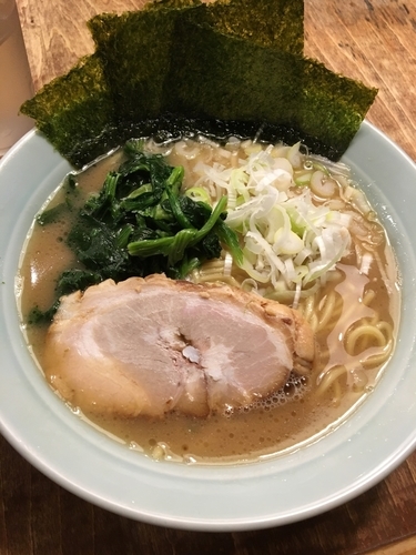 「家系豚骨ラーメン700円」@鶴一家の写真
