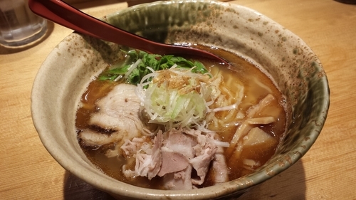 「焼きあご塩らー麺800円」@焼きあご塩らー麺 たかはし 新宿本店の写真