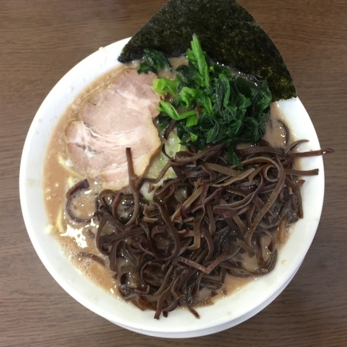 「らーめん700円＋きくらげ50円」@うまいヨ ゆうちゃんラーメンの写真