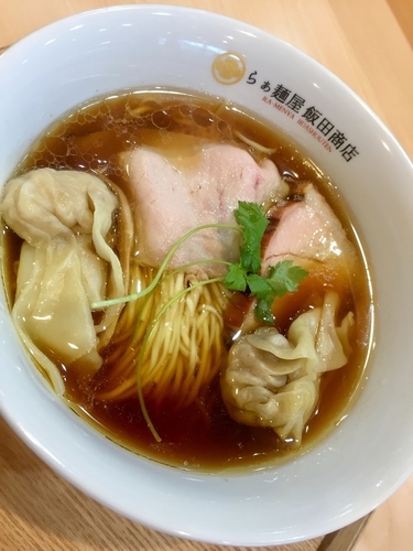 「わんたん入り醤油らぁ麺 ￥1100」@飯田商店 湯河原本店の写真