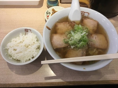 「喜多方ラーメン」@喜多方ラーメン坂内 新宿西口思い出横丁店の写真