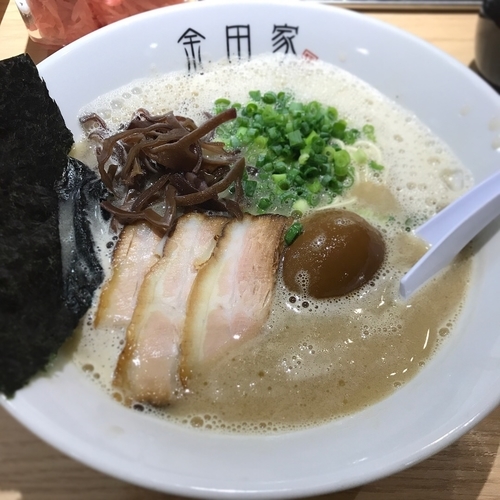 「黒豚ラーメン」@金田家 博多店の写真