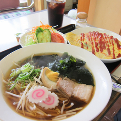 ラーメンとオムライスセット （14時まで全部 500円）